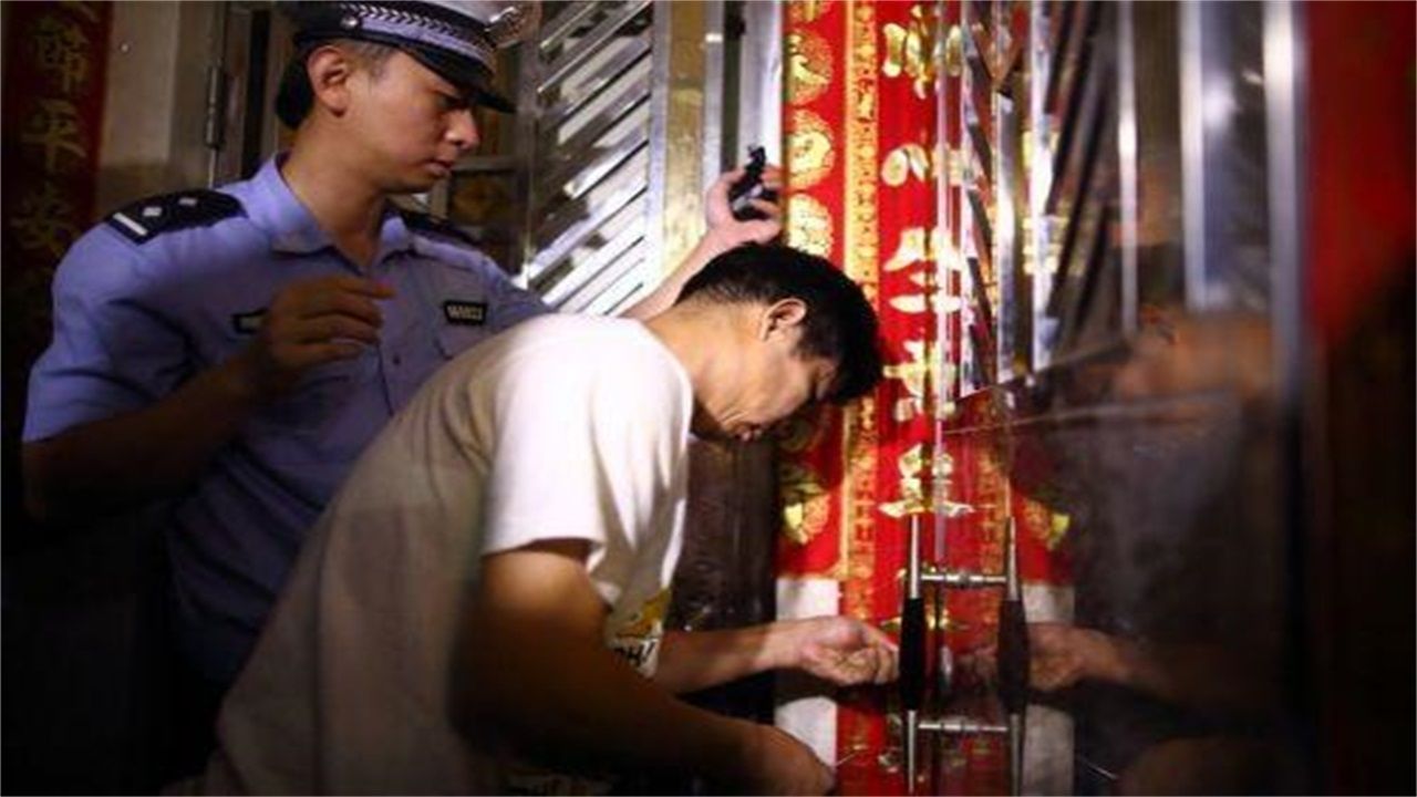 上饶请开锁师傅开了锁后，师傅